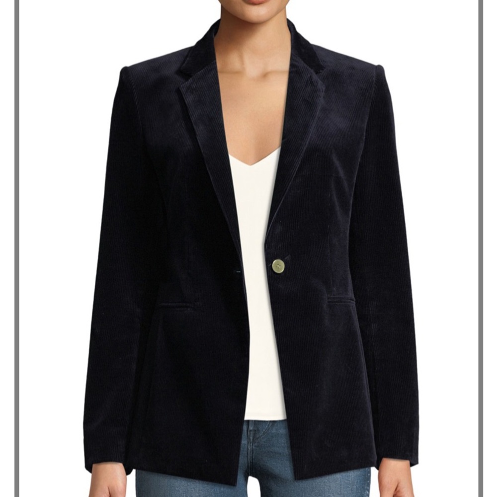 Theory navy blazer in a size 6. Good condition.